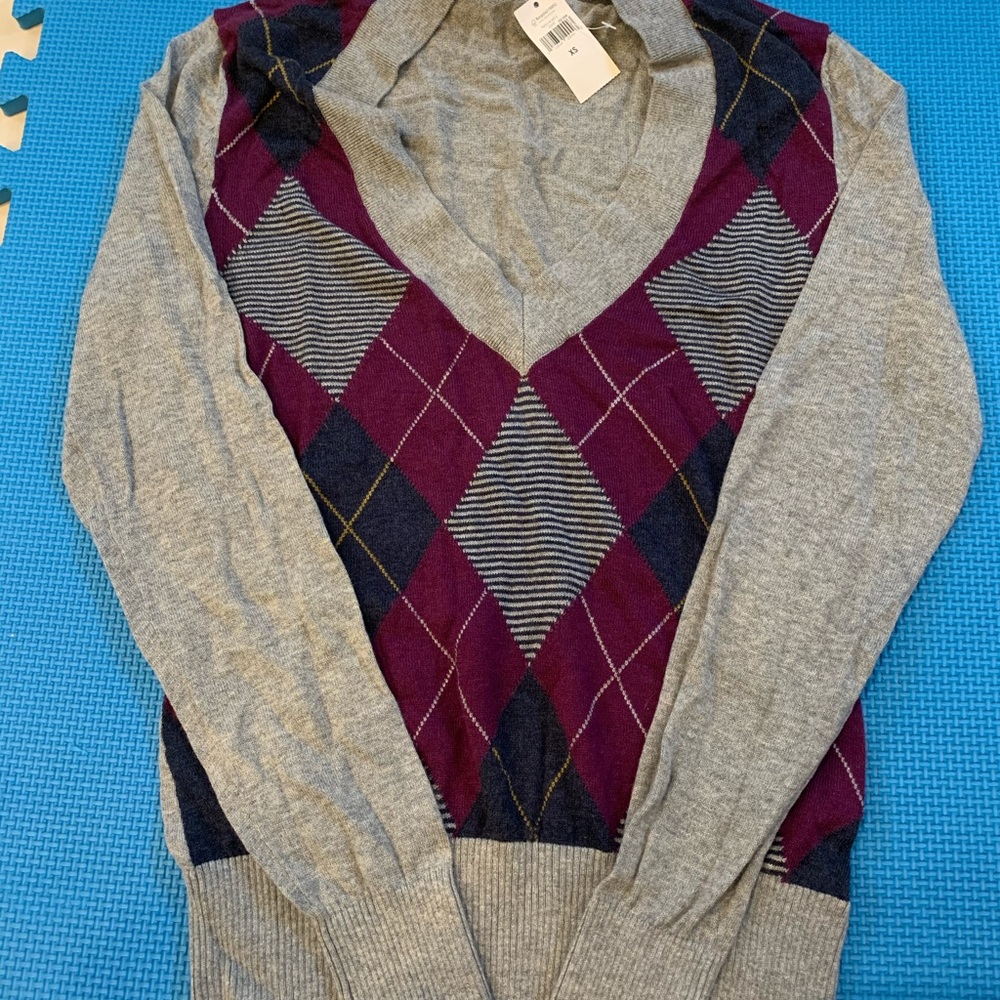 Banana republic women’s sweater gray and argyle XS